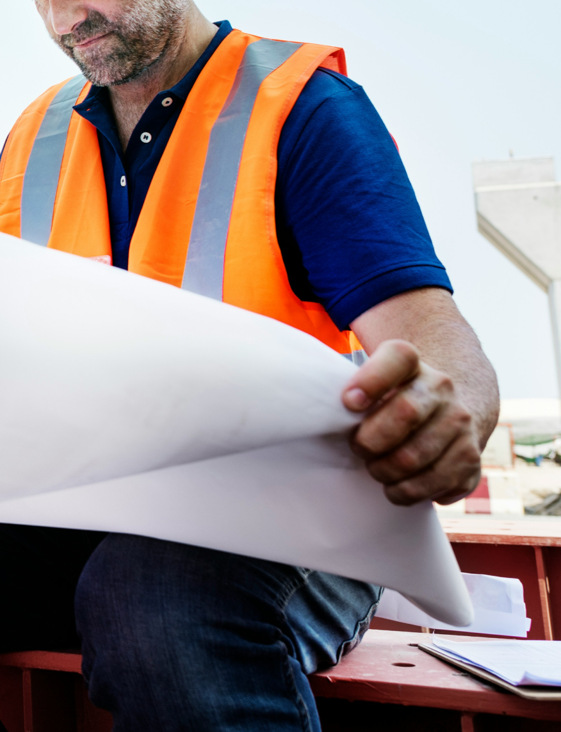 Professionnel de la construction consultant des plans